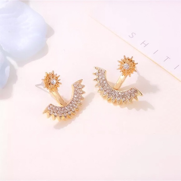 ⚜️[𝟯/$𝟭𝟴]⚜️Gold Crystal Thorn Jacket Earrings NEW - Picture 2 of 7